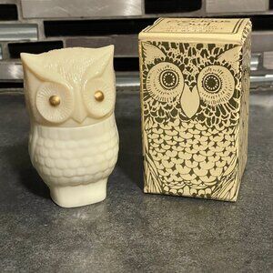 Vintage 70's AVON Precious Owl Milk Glass Moonwind Cream Sachet Jar Decor